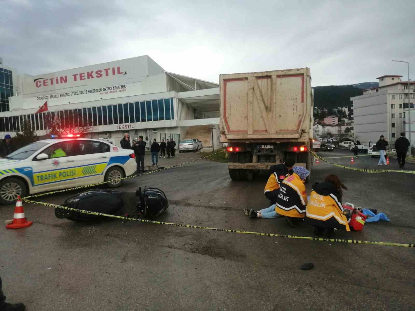 kamyonla carpisan motosiklet surucusu hayatini kaybetti 1 4EJrqJOL