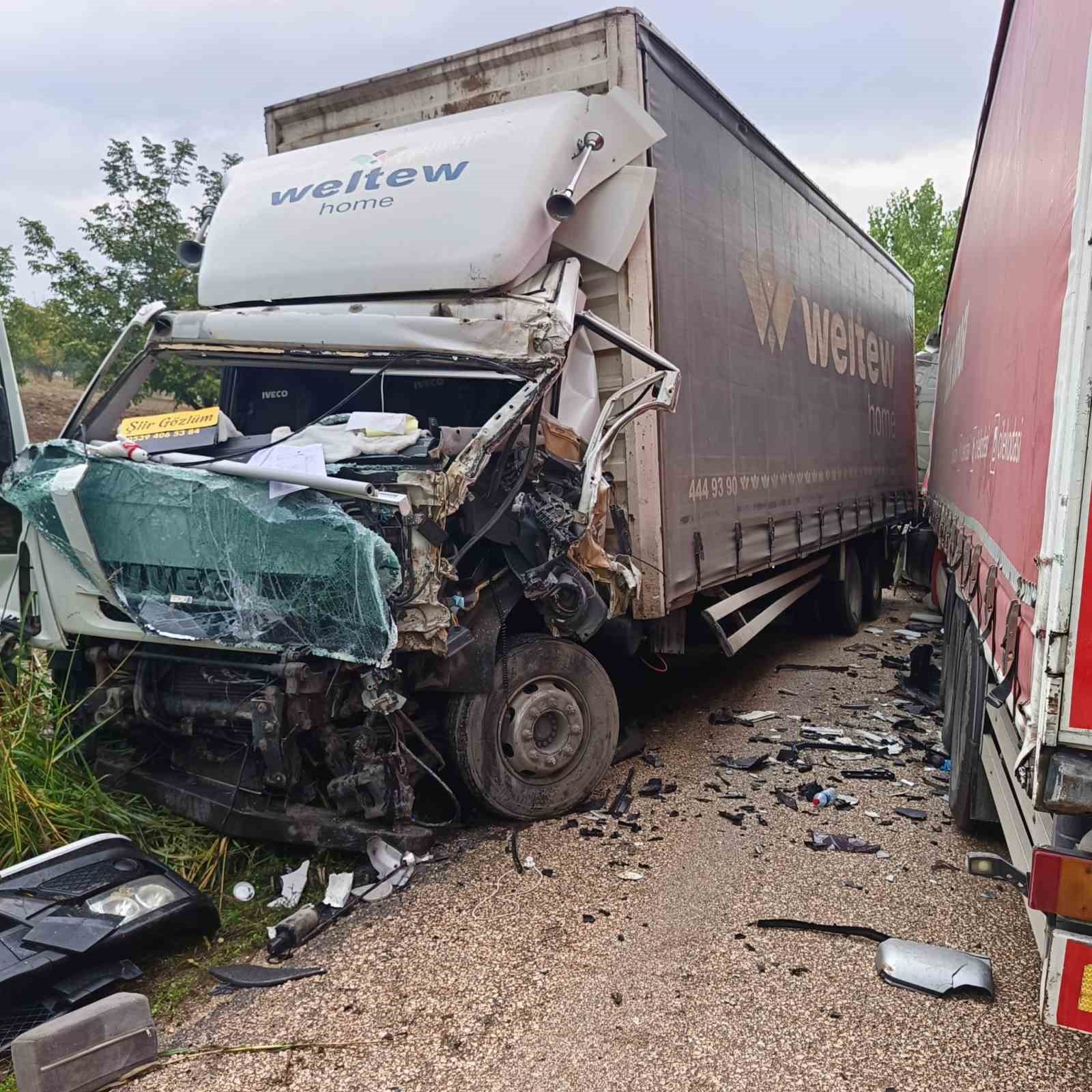 kamyonlar kafa kafaya carpisti 2 uLBSK9F9