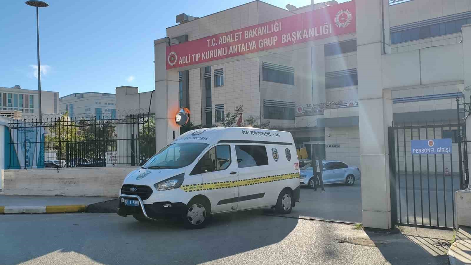 Kamyonun altında kalarak hayatını kaybeden lise öğrencisinin cenazesi teslim alındı 8 kamyonun altinda kalarak hayatini kaybeden lise ogrencisinin cenazesi teslim alindi 4