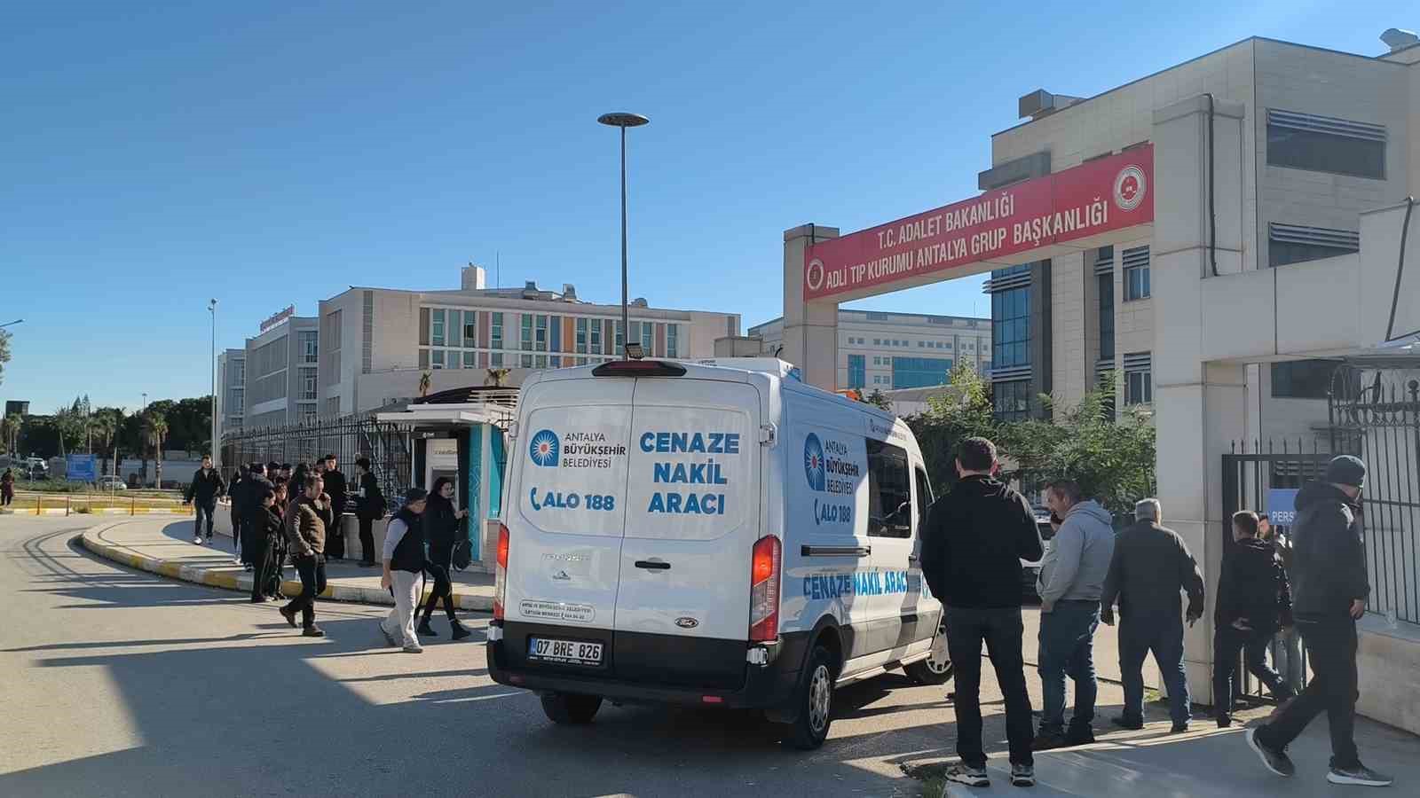 Kamyonun altında kalarak hayatını kaybeden lise öğrencisinin cenazesi teslim alındı 9 kamyonun altinda kalarak hayatini kaybeden lise ogrencisinin cenazesi teslim alindi 5