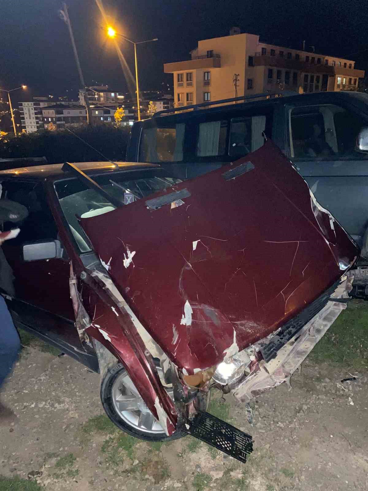 kamyonun carpip kactigi kazada genc surucu yaralandi kaza ani guvenlik kamerasinda 6 Nb9Ezi1w