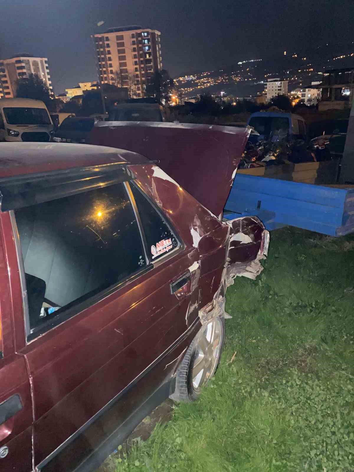 kamyonun carpip kactigi kazada genc surucu yaralandi kaza ani guvenlik kamerasinda 8 jnXcOlSP