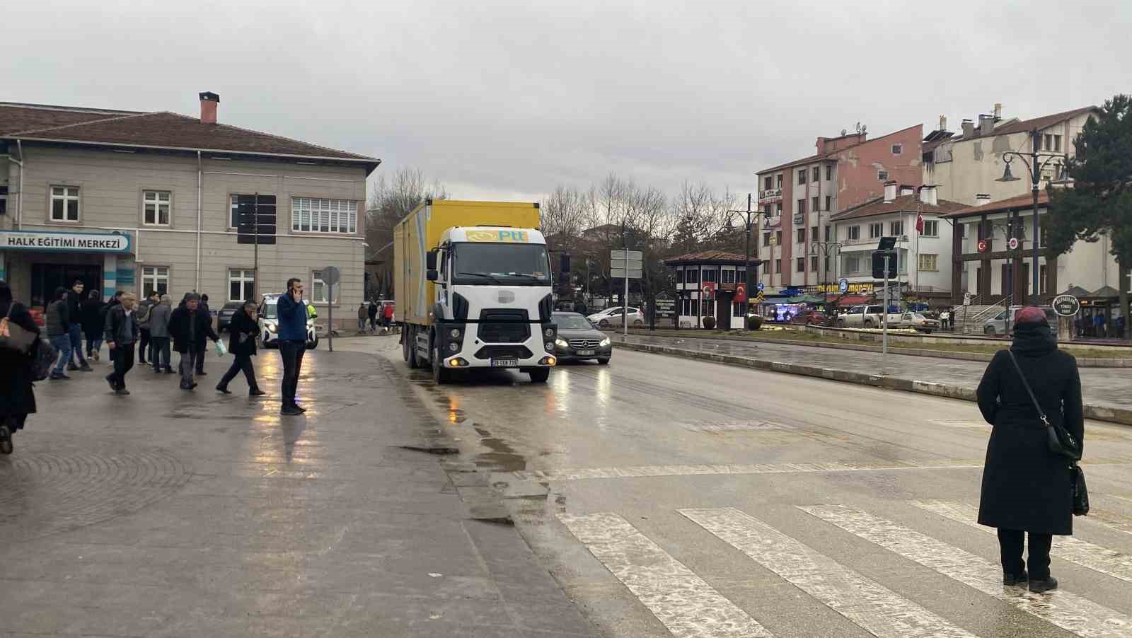 kamyonun carptigi adam hayatini kaybetti 1 3NteFBIY