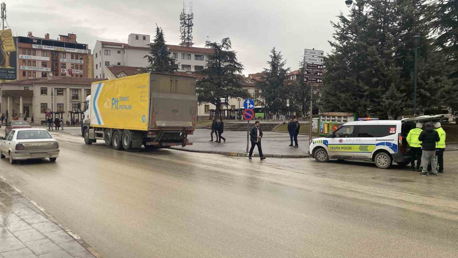 kamyonun carptigi adam hayatini kaybetti 2 BLRMKVBY