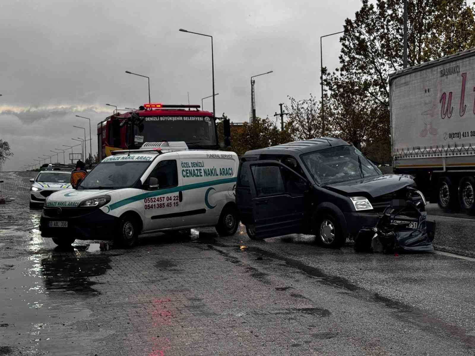 kamyonun carptigi hafif ticari arac 50 metre savruldu 1 olu 2 yarali 3 Sb672tRh