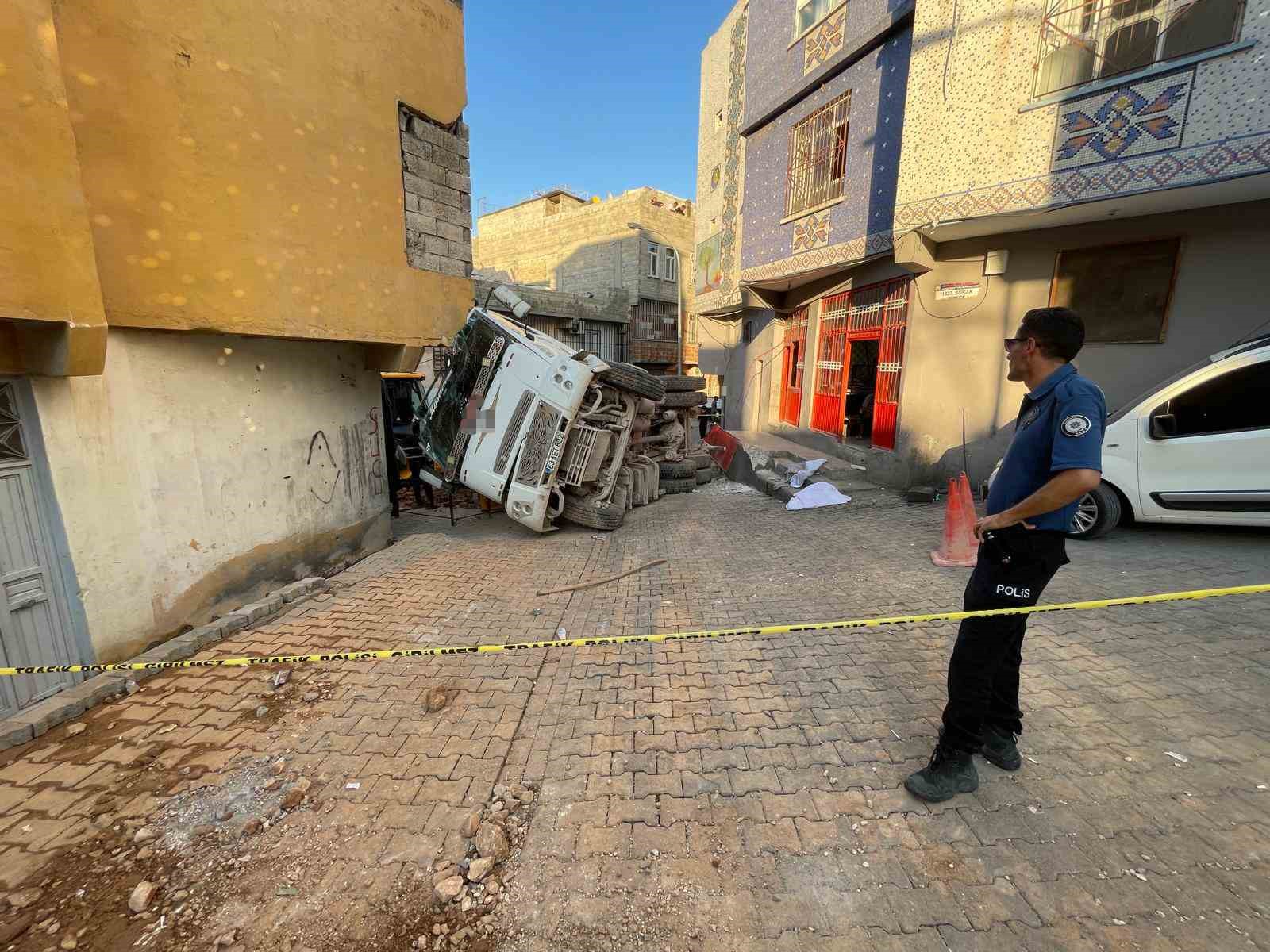 kamyonun ezdigi kucuk cocuk hayatini kaybetti 1 MYtBejvd