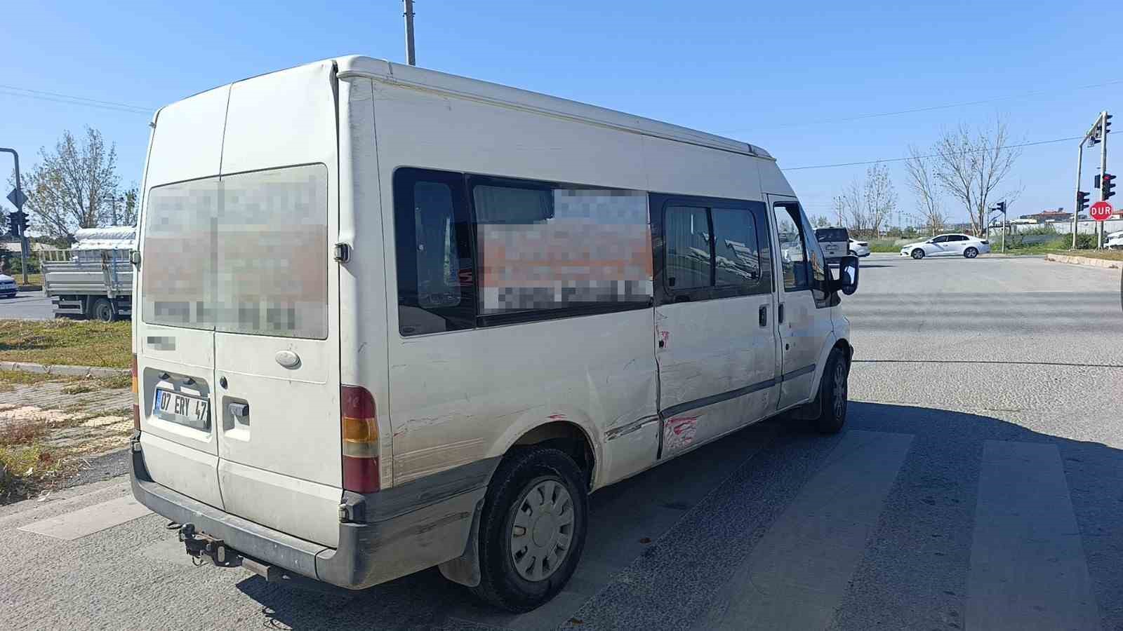 kamyonun kamyonet ile carpistigi kaza kamerada 2 udMDbgwL