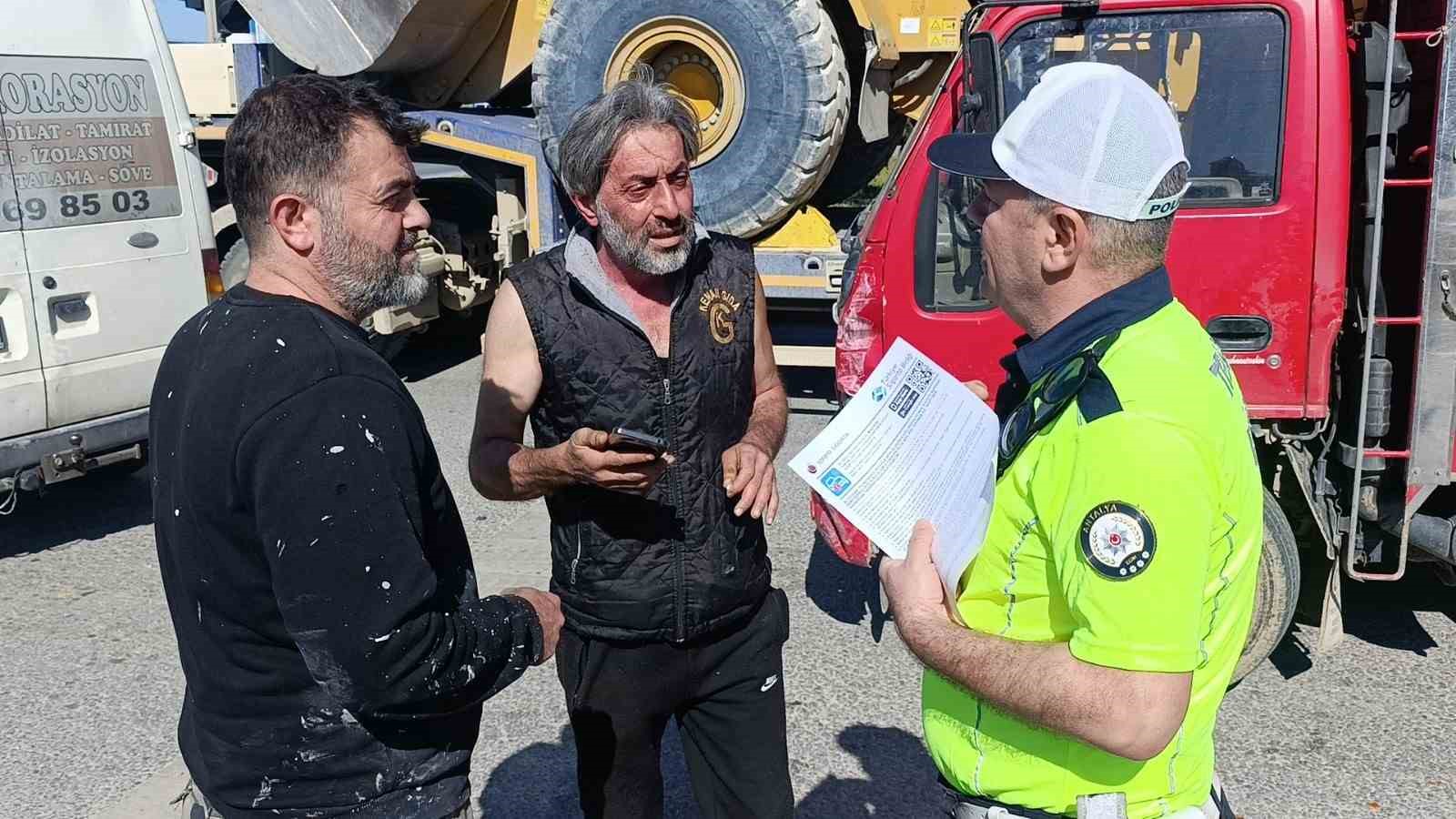 kamyonun kamyonet ile carpistigi kaza kamerada 6 B6eeG39I