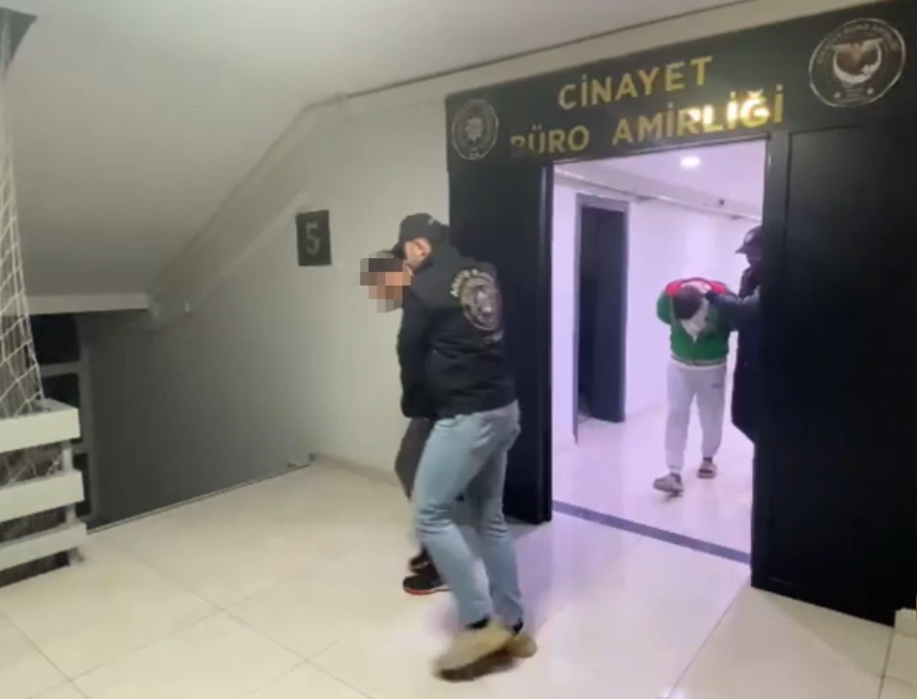 kan lekesi annesini olduren zanliyi ele verdi 0 zLtEGg6X