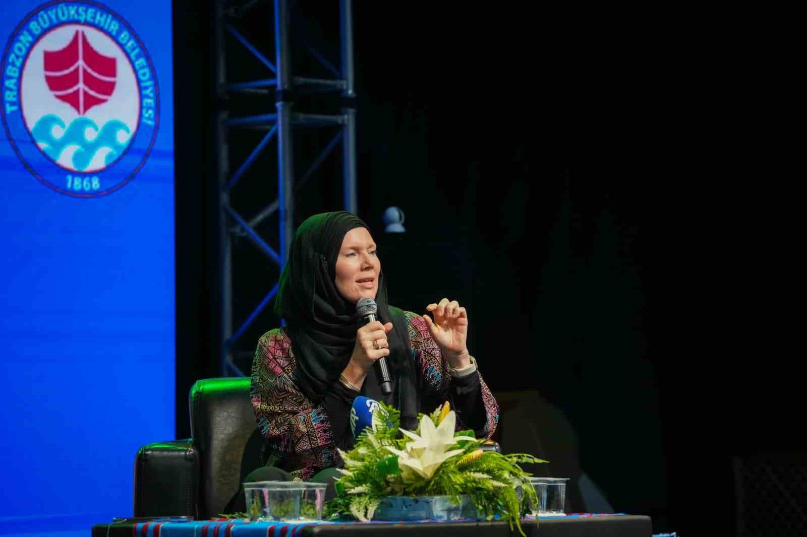 Kanadalı yazar Jenny Molendyk: "Müslümanlık bana Allah’tan bir hediye" 4 kanadali yazar jenny molendyk muslumanlik bana allahtan bir hediye 0 JTKFT1wH