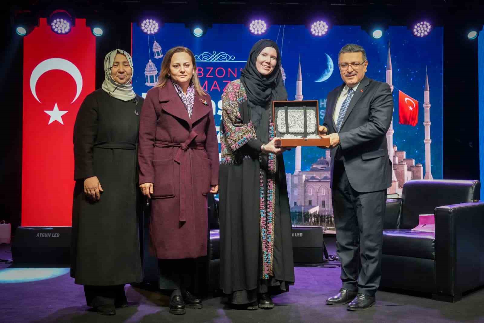 Kanadalı yazar Jenny Molendyk: "Müslümanlık bana Allah’tan bir hediye" 7 kanadali yazar jenny molendyk muslumanlik bana allahtan bir hediye 3 bpE5Dg1W