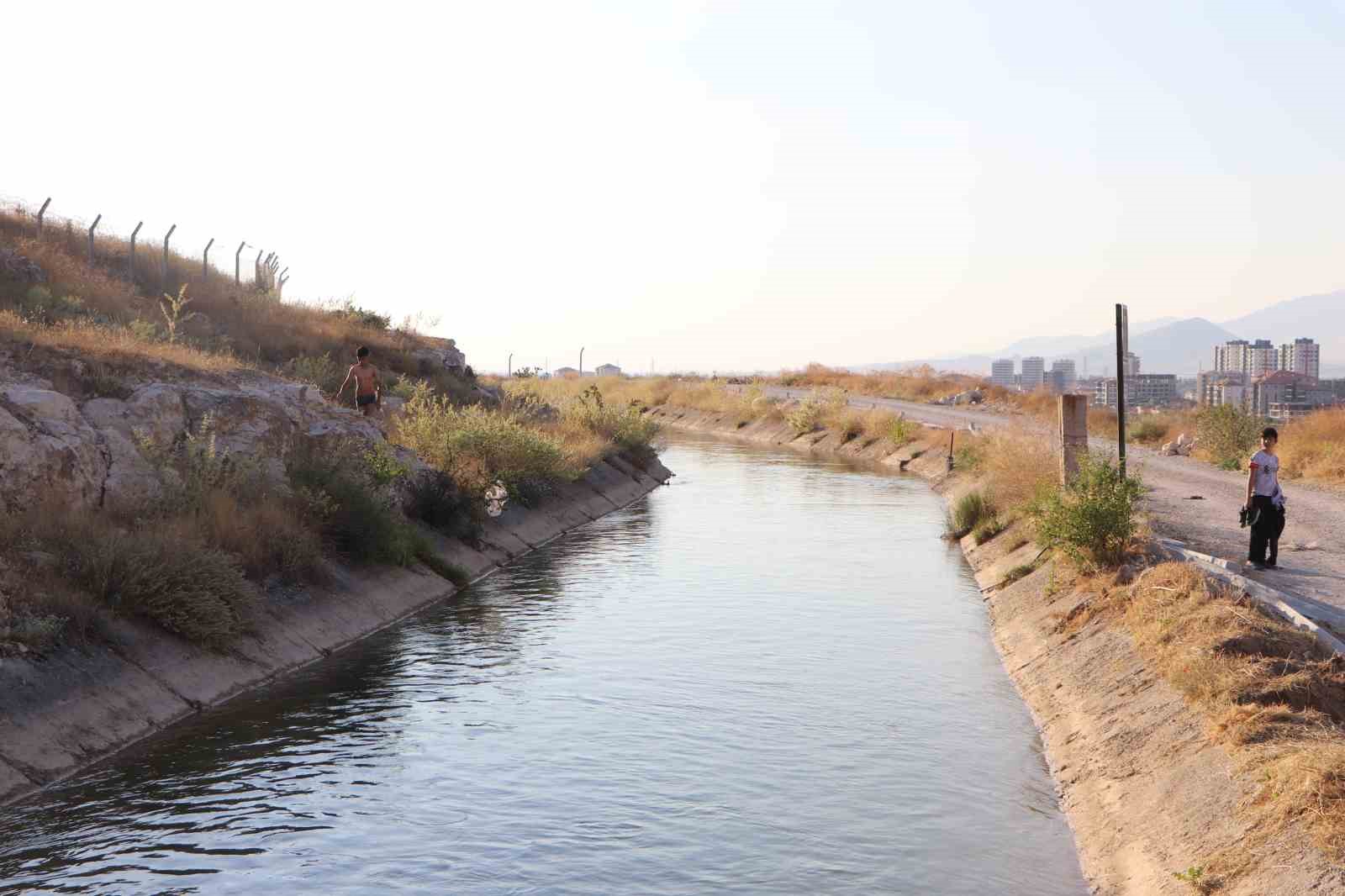 kanalda akintiya kapilan 2 cocugu itfaiye ve afad kurtardi 1 qyS1julz
