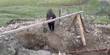 kanalizasyon-bahanesiyle-6-metrelik-define-cukuru-kazarken-yakalandilar-pAbbK7tX.jpg