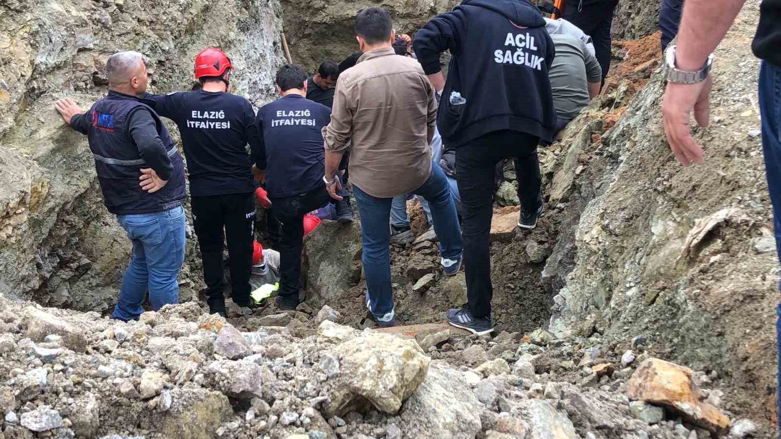 Kanalizasyon çalışması sırasında toprak altında kalan işçi kurtarıldı 6 kanalizasyon calismasi sirasinda toprak altinda kalan isci kurtarildi 2 SDL7BEBC