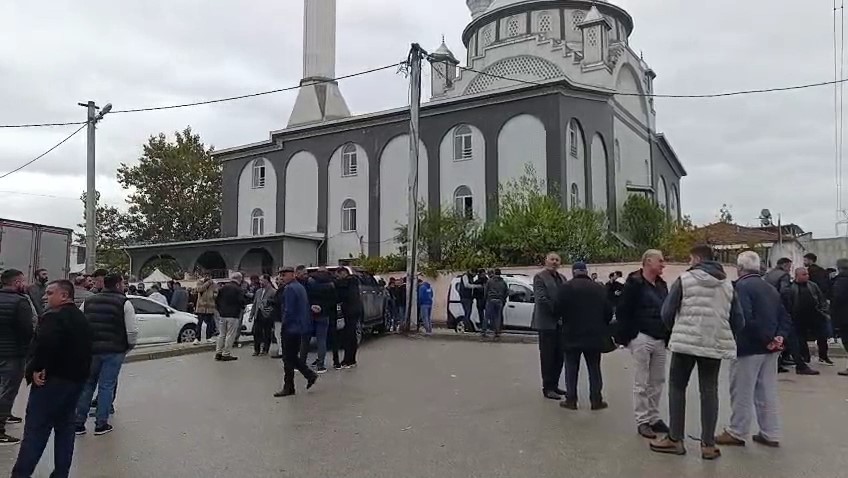 Kanalizasyon çukuru kazarken göçük altında kalan iki kardeş toprağa verildi 7 kanalizasyon cukuru kazarken gocuk altinda kalan iki kardes topraga verildi 3 XdyiyuvT