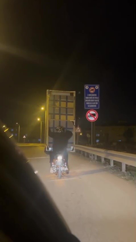 kanepeyi motosikletle tasidilar 0 u6Hv5i4y