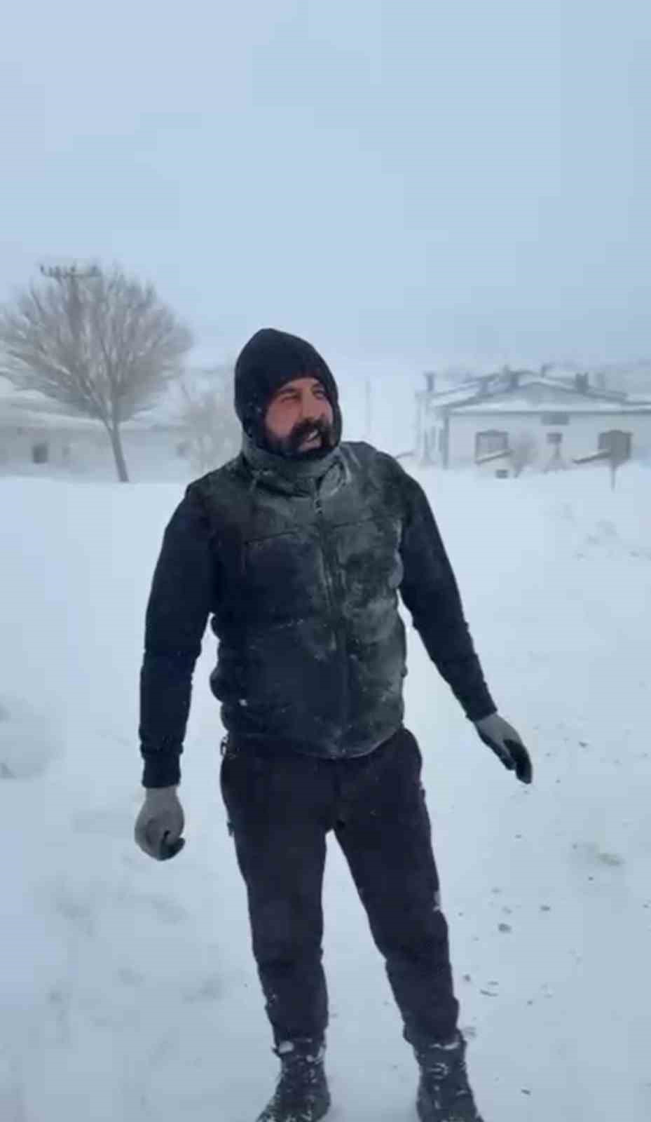 kangallarini beslemek icin yola cikti ciftlige vardiginda gozlerine inanamadi 7 lbCO9sZu