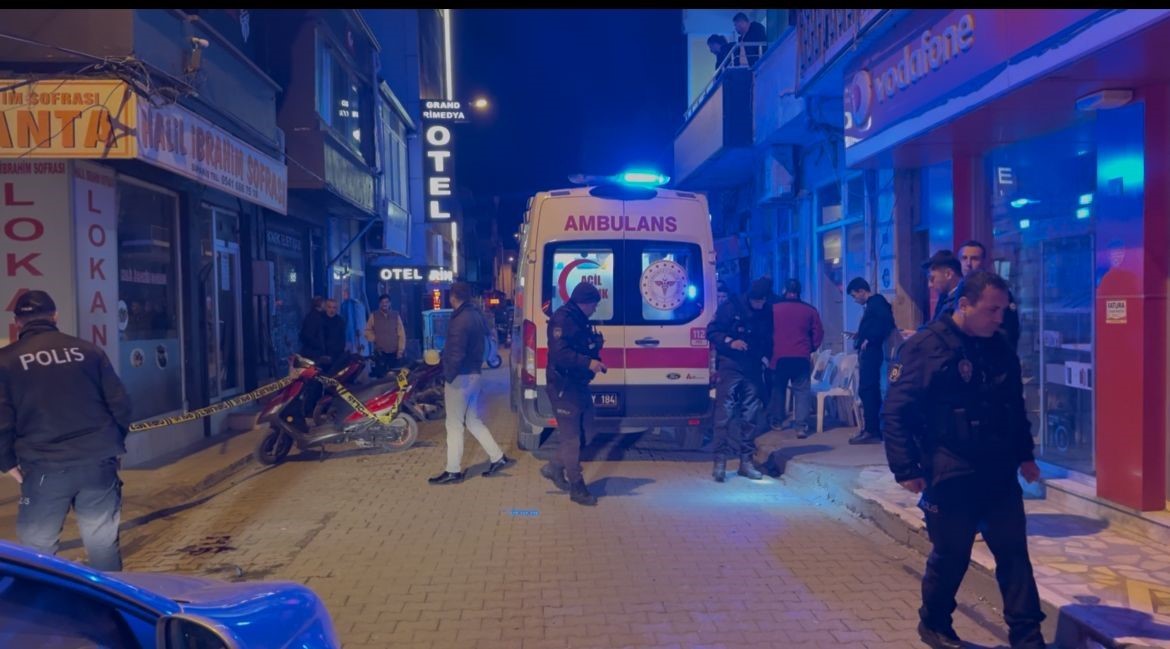 Kanlı hesaplaşma kameraya böyle yansıdı... Peş peşe ateş açtı, soğukkanlı tavırları dikkat çekti 9 kanli hesaplasma kameraya boyle yansidi pes pese ates acti sogukkanli tavirlari dikkat cekti 5 jfUvPXNP