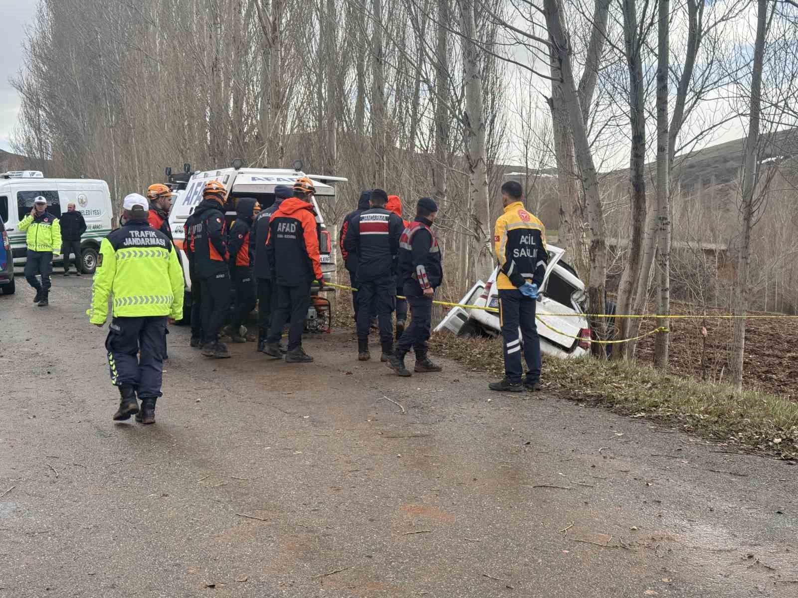 kanser hastasi babasini hastaneye gotururken kaza yapti 3 olu 4 sz6GIPtI