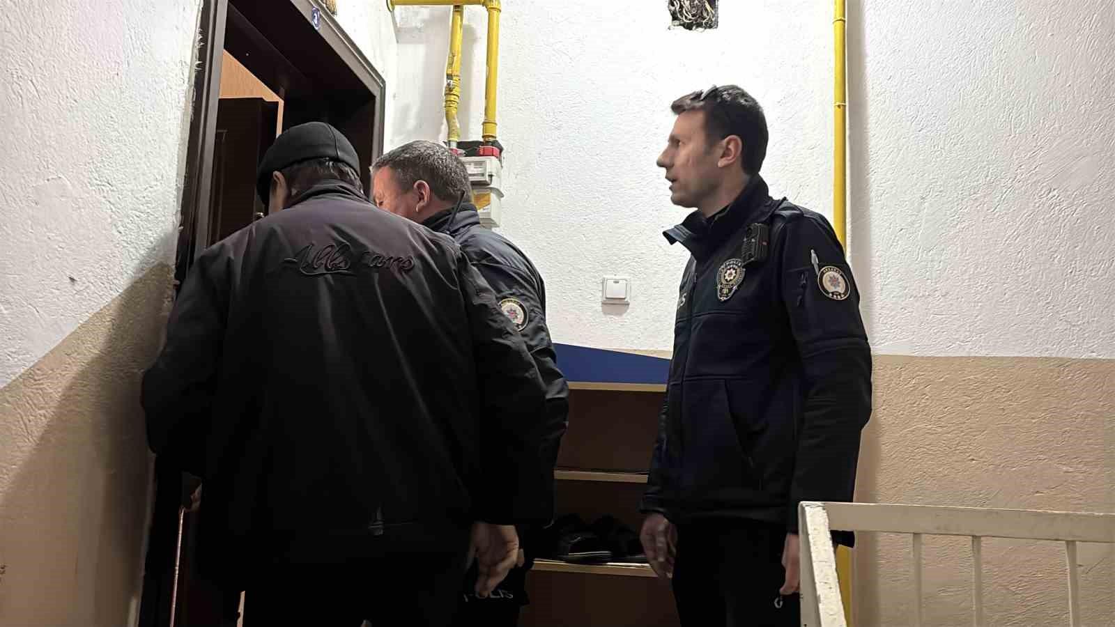 kanser hastasi yasli adam evinde can verdi polis inceleme baslatti 0 XgUpYSJQ