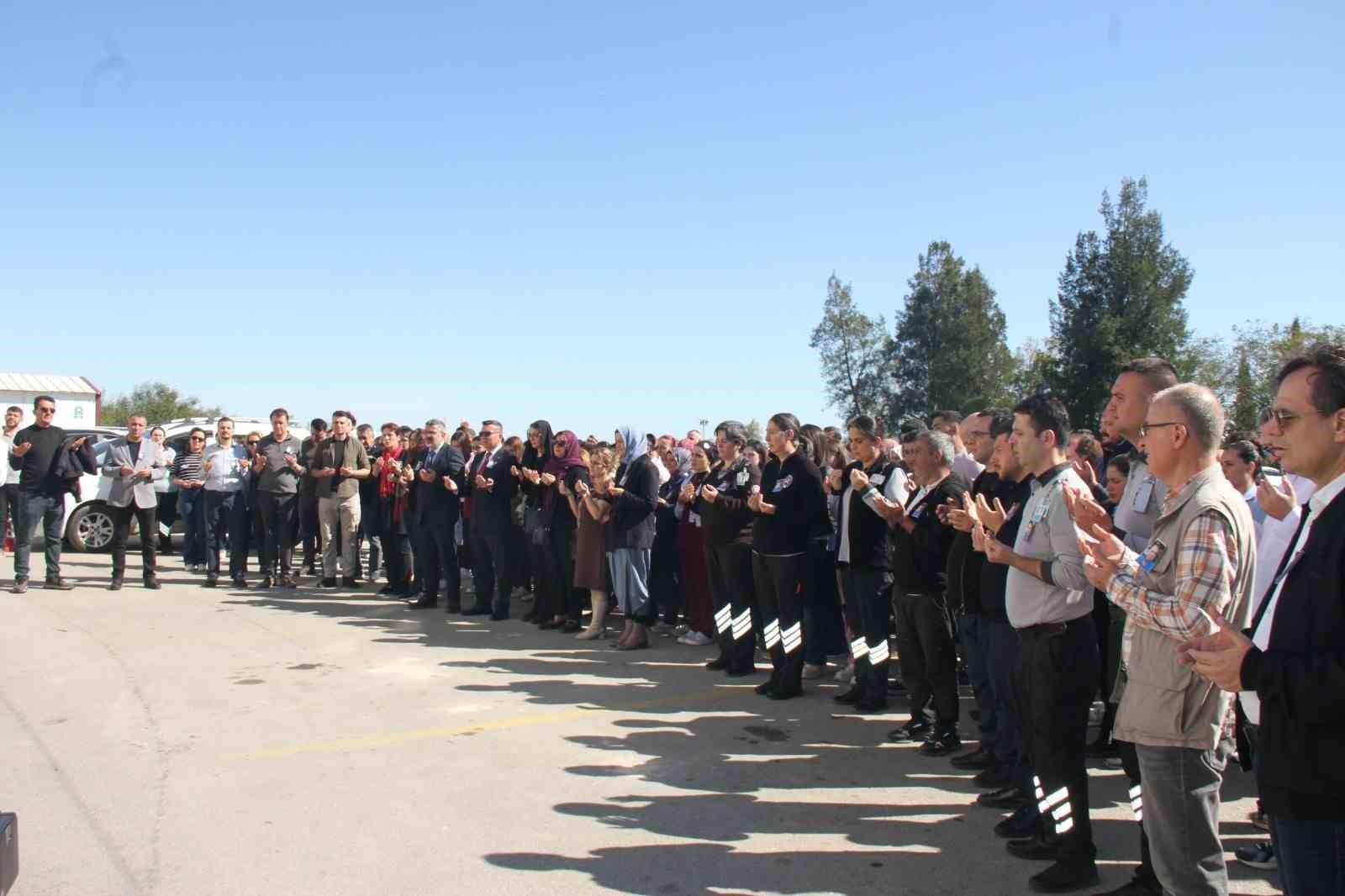 Kanser nedeniyle hayatını kaybeden çocuk doktoru için hastanede tören düzenlendi 5 kanser nedeniyle hayatini kaybeden cocuk doktoru icin hastanede toren duzenlendi 1 6b8dt92R