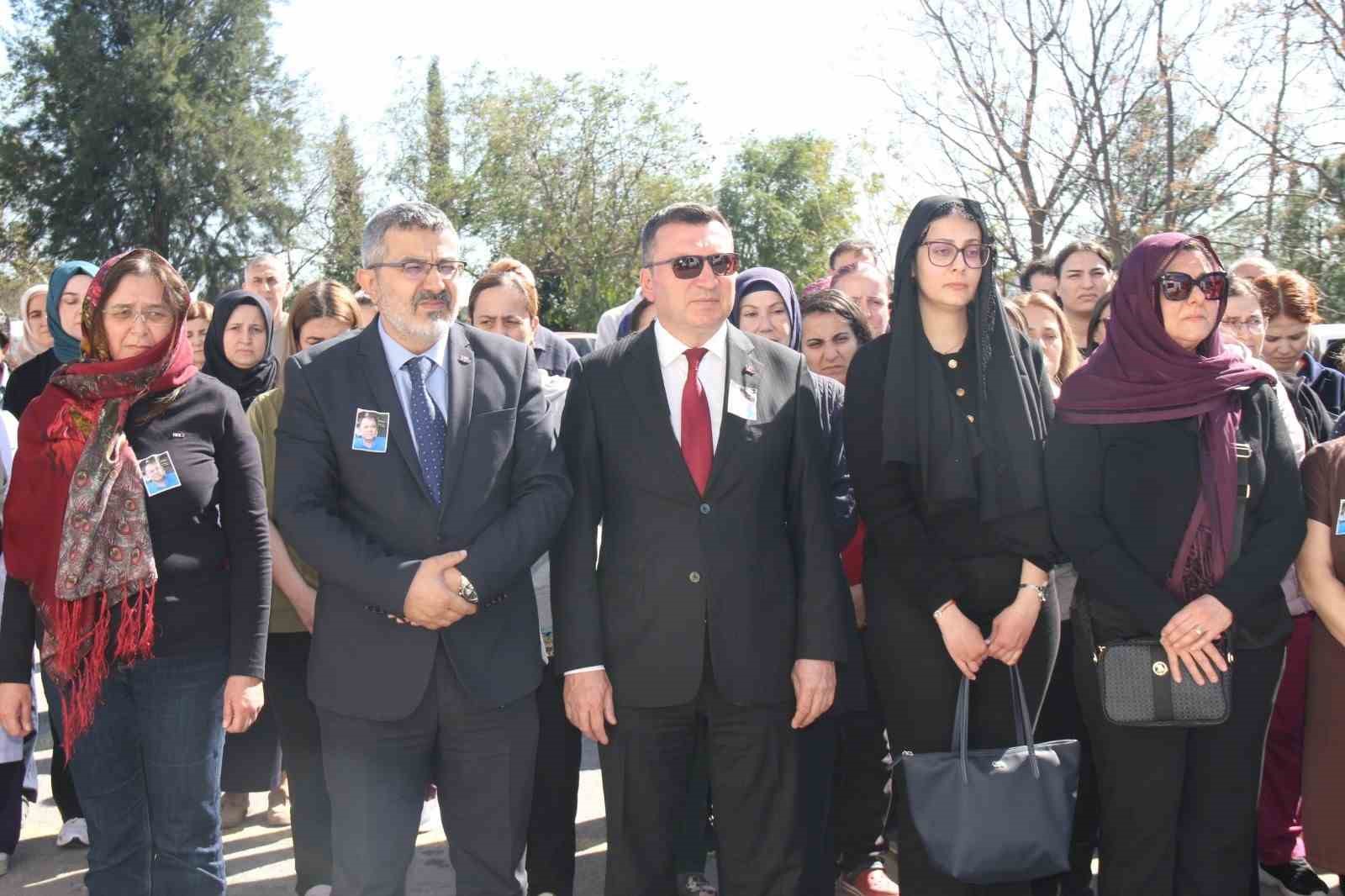 Kanser nedeniyle hayatını kaybeden çocuk doktoru için hastanede tören düzenlendi 6 kanser nedeniyle hayatini kaybeden cocuk doktoru icin hastanede toren duzenlendi 2 RfNeniQt