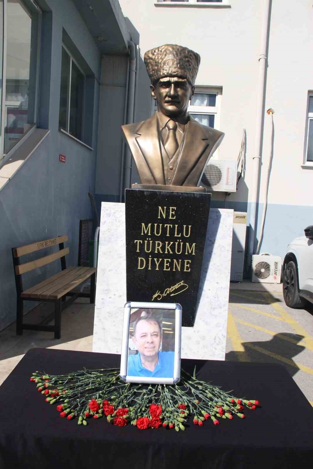 Kanser nedeniyle hayatını kaybeden çocuk doktoru için hastanede tören düzenlendi 7 kanser nedeniyle hayatini kaybeden cocuk doktoru icin hastanede toren duzenlendi 3 PDV9TGjq