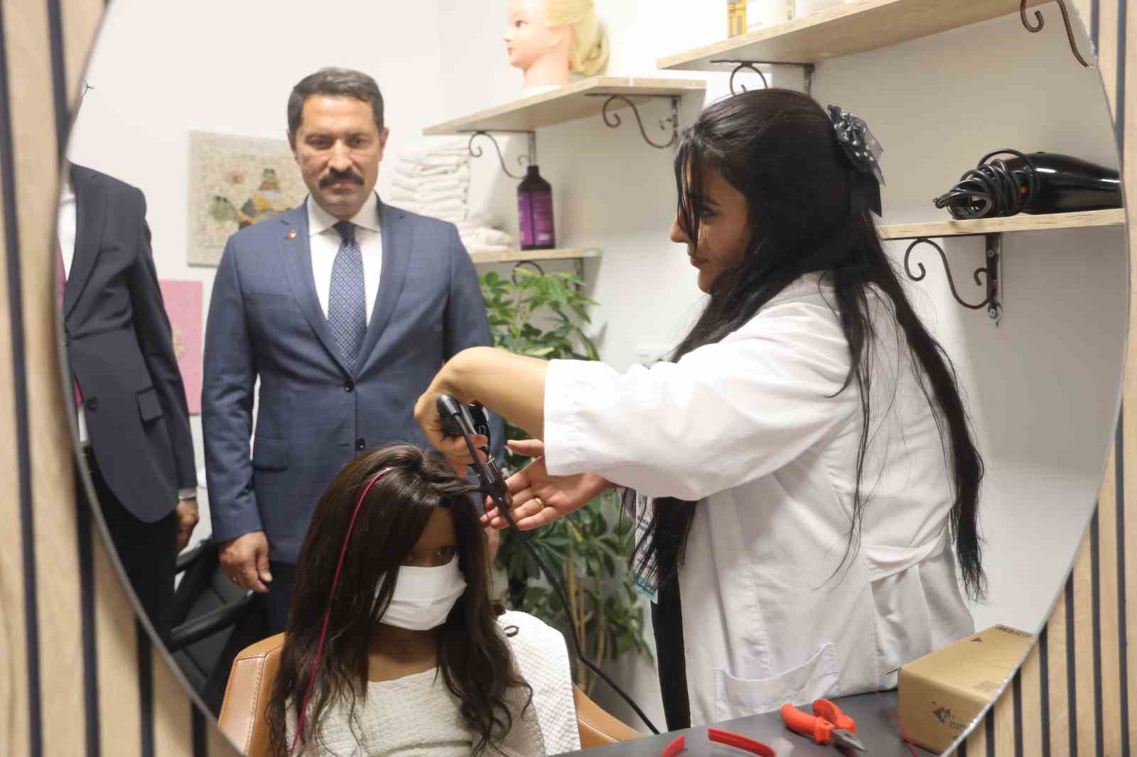 kanser tedavisi goren hulyanin yeni saclari denizin fedakarligiyla hayat buldu 3 ZELMm7bT