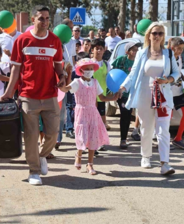 kanser-tedavisi-goren-hulyanin-yeni-saclari-denizin-fedakarligiyla-hayat-buldu-Hb9HO9lY.jpg