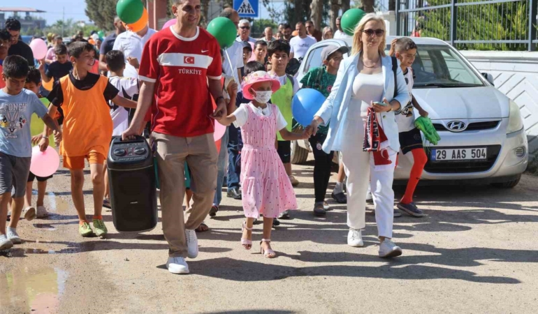 kanser-tedavisi-goren-hulyanin-yeni-saclari-denizin-fedakarligiyla-hayat-buldu-Hb9HO9lY.jpg