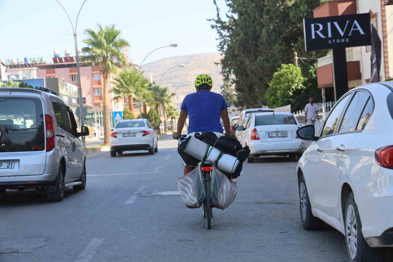 Kanserden kaybettiği annesinin umre hayalini gerçekleştirmek için yürüyerek çıktığı yola bisikletiyle devam ediyor 7 kanserden kaybettigi annesinin umre hayalini gerceklestirmek icin yuruyerek ciktigi yola bisikletiyle devam ediyor 3