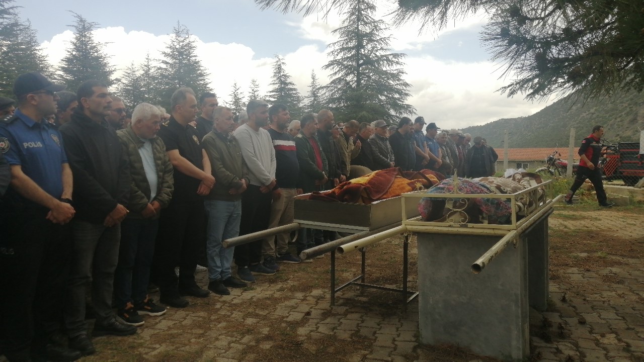 kansere care ararken trafik kazasinda esiyle birlikte hayatini kaybetti 1 OKDeX6SV