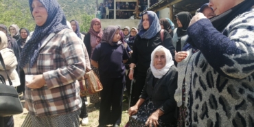 kansere-care-ararken-trafik-kazasinda-esiyle-birlikte-hayatini-kaybetti-ORq1JKnh.jpg