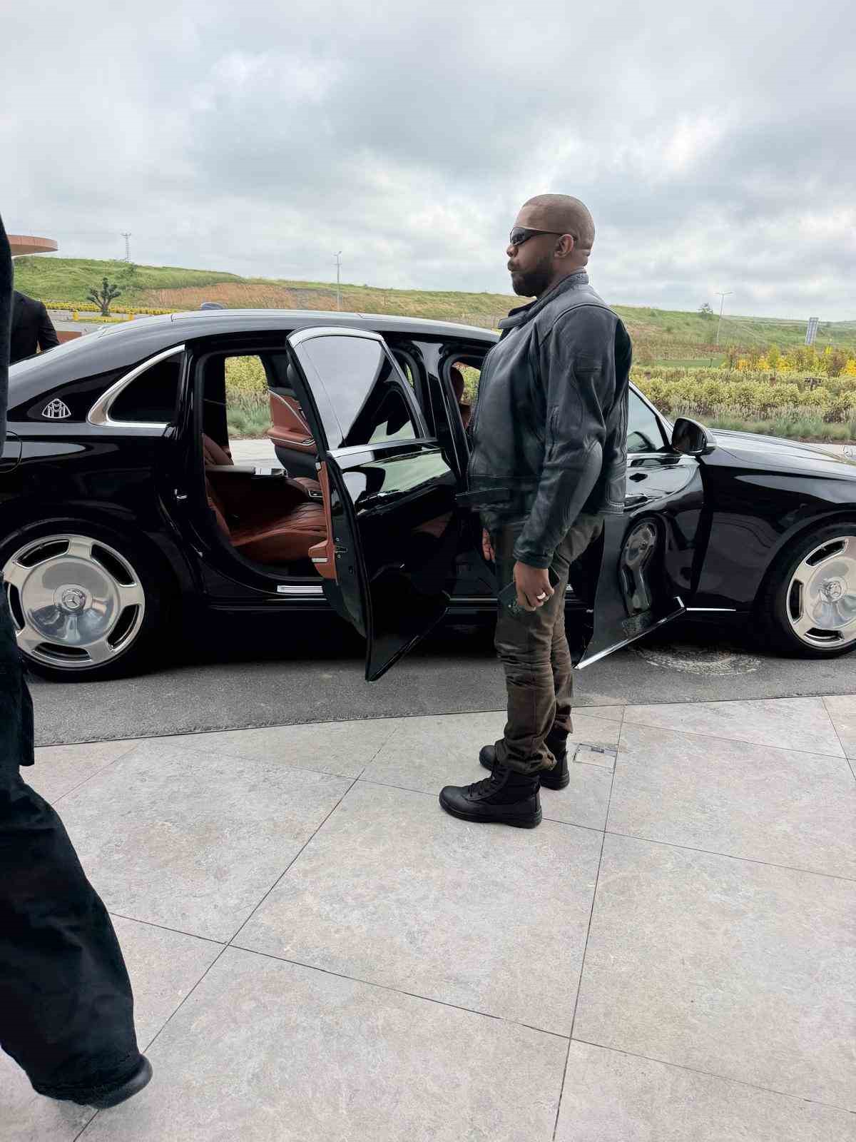 kanye west istanbulda 1 Tp25iwhs