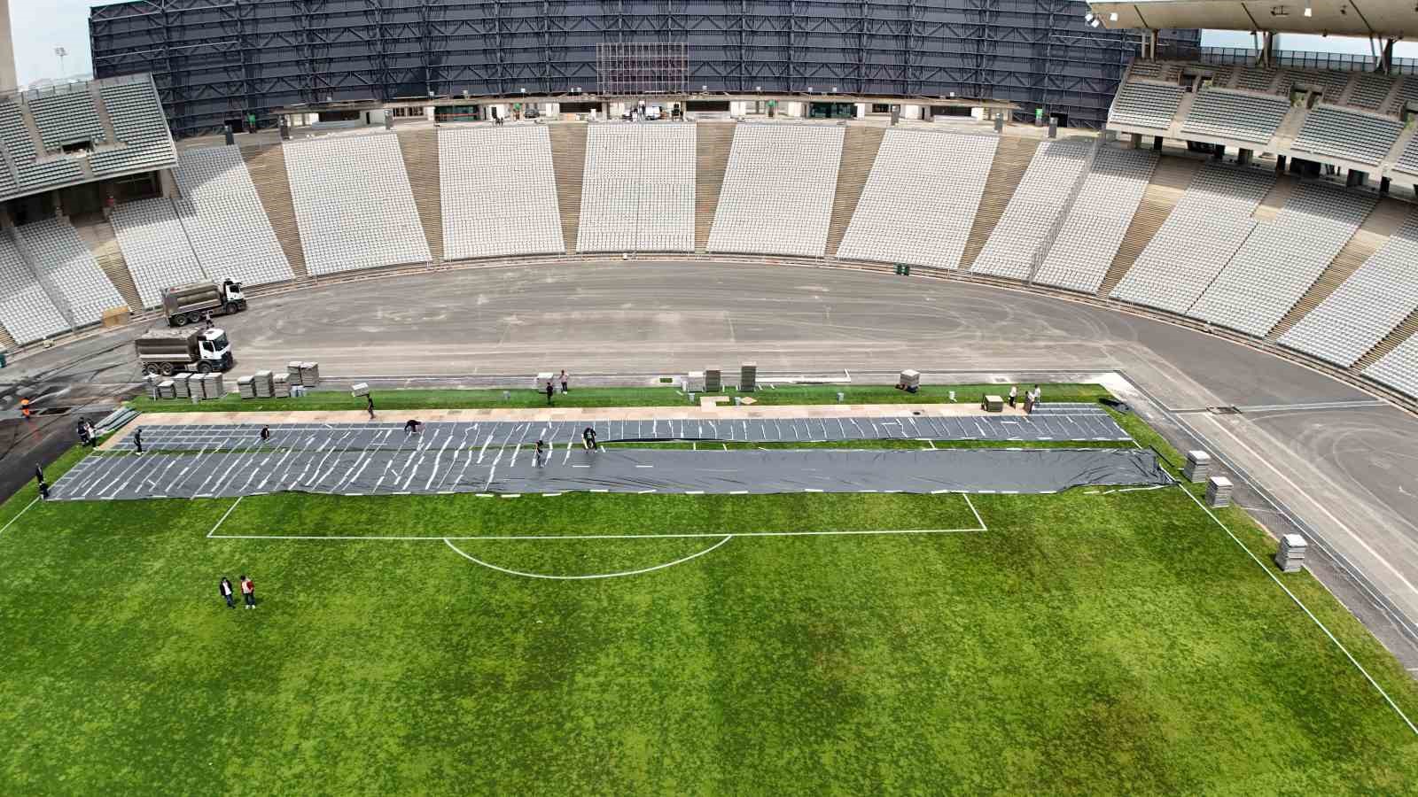 Kanye West’in İstanbul’daki 100 bin kişilik konserine "Travis Scott" sürprizi 9 kanye westin istanbuldaki 100 bin kisilik konserine travis scott surprizi 5 1UXsjNXD