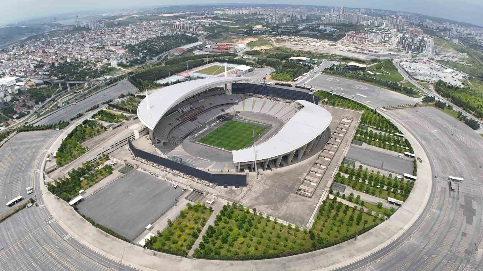 Kanye West’in İstanbul’daki 100 bin kişilik konserine "Travis Scott" sürprizi 10 kanye westin istanbuldaki 100 bin kisilik konserine travis scott surprizi 6