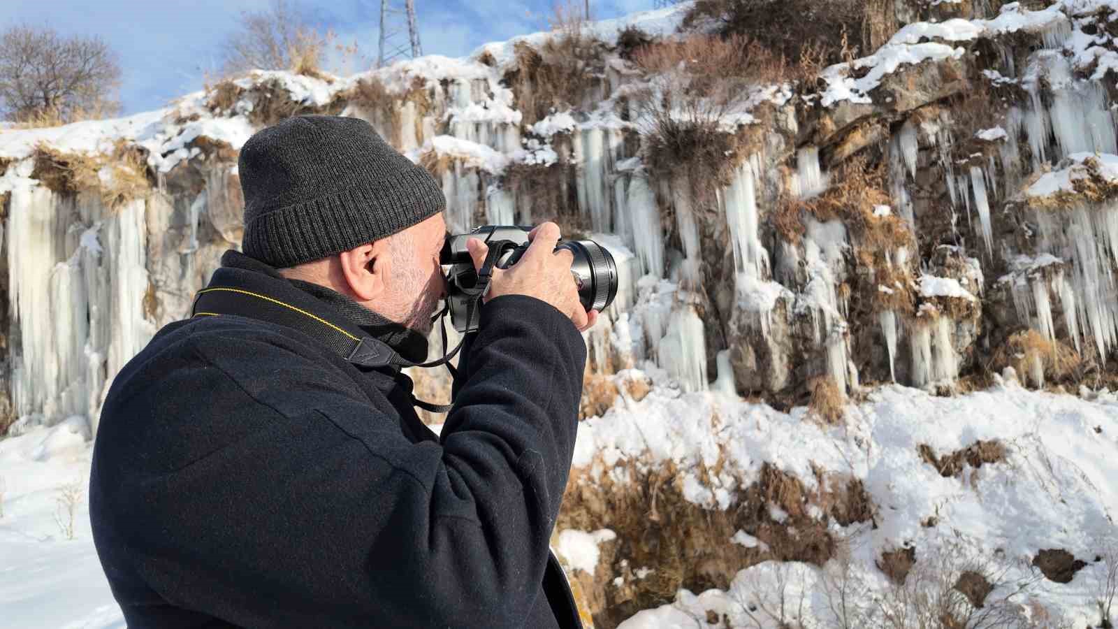 kanyonda olusan metrelerce boydaki buz sarkitlari gorsel solen sunuyor 9