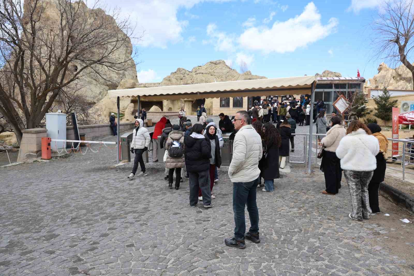 kapadokya 3 gunluk bayram tatilinde 57 bin 988 ziyaretciyi agirladi 1