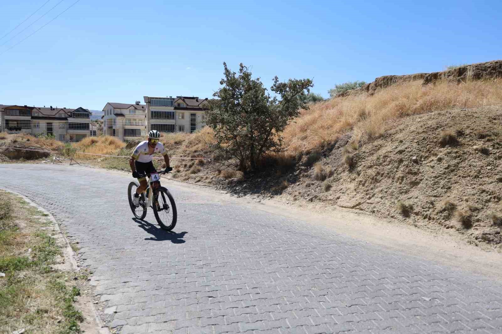 Kapadokya, Türkiye Dağ Bisikleti Şampiyonası’na ev sahipliği yaptı 15 kapadokya turkiye dag bisikleti sampiyonasina ev sahipligi yapti 11 1ZG3nThG