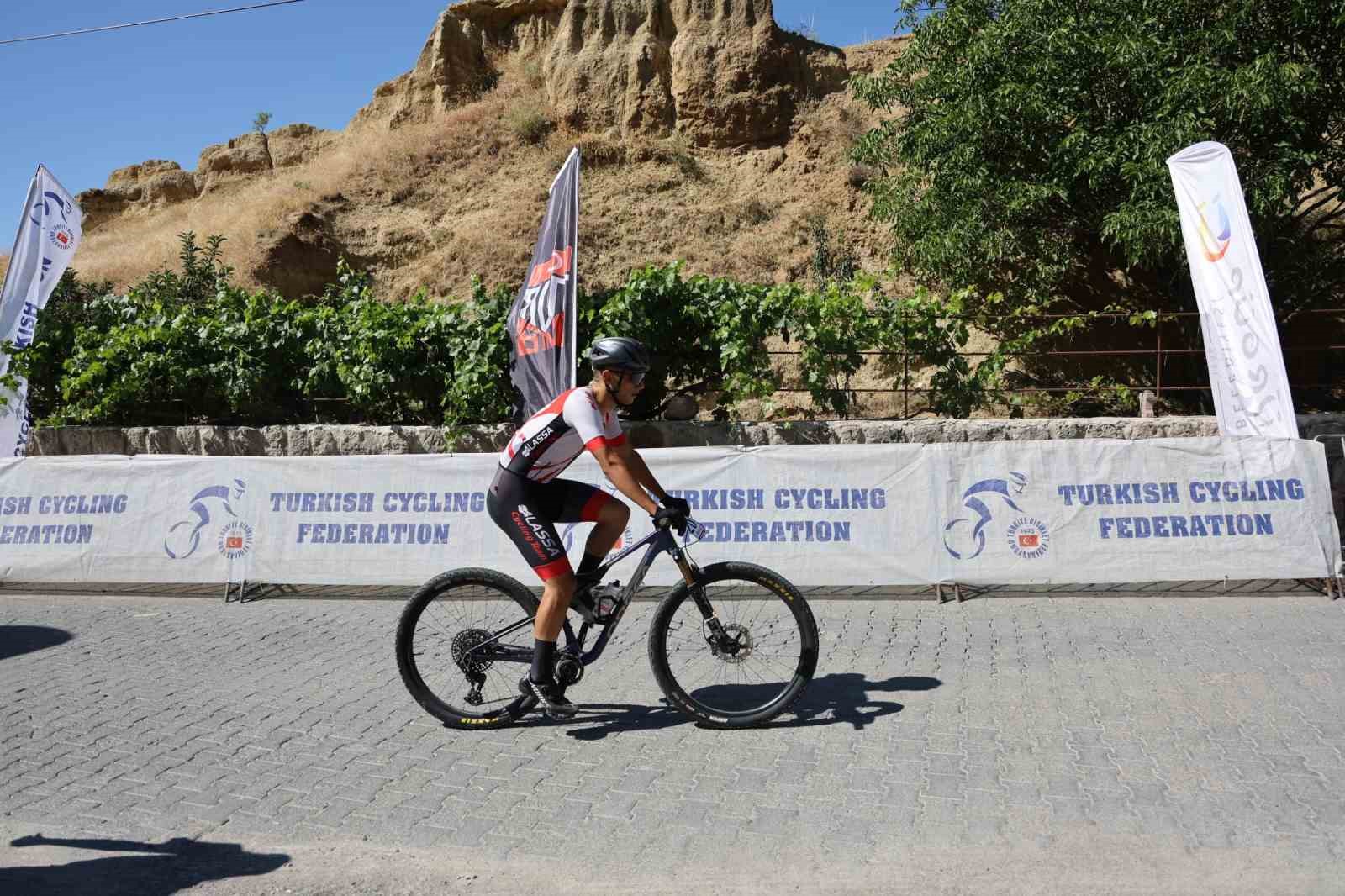 Kapadokya, Türkiye Dağ Bisikleti Şampiyonası’na ev sahipliği yaptı 13 kapadokya turkiye dag bisikleti sampiyonasina ev sahipligi yapti 9 17hR194A