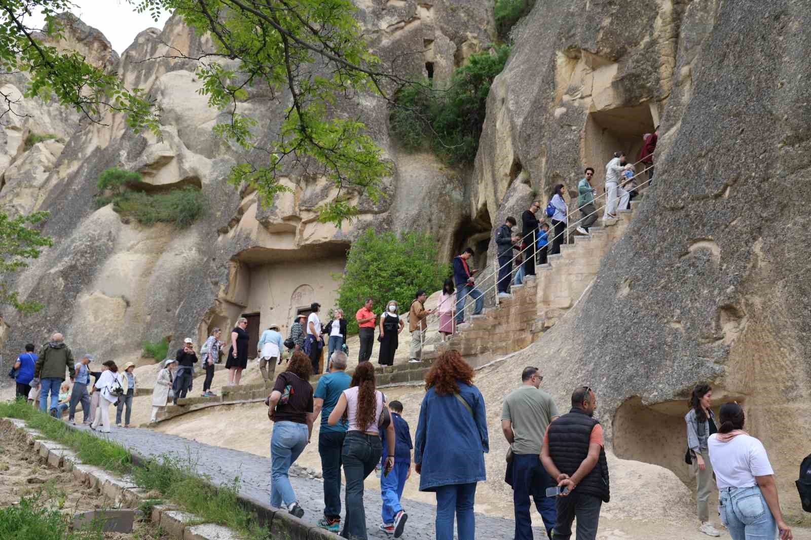 Kapadokya’da bayram yoğunluğu 14 kapadokyada bayram yogunlugu 10 KNhuulUw