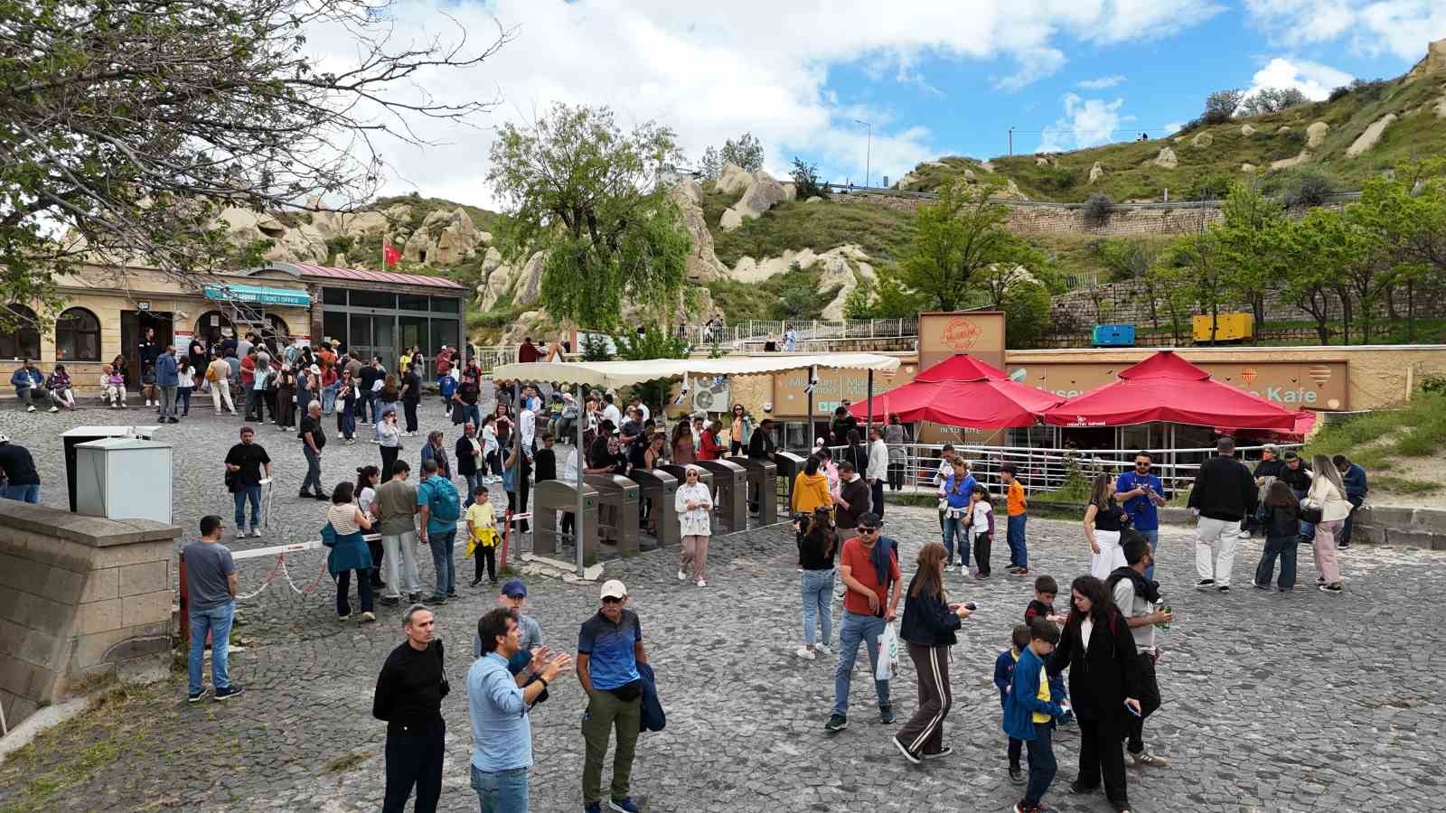 Kapadokya’da bayram yoğunluğu 6 kapadokyada bayram yogunlugu 2 MWcGqOkV