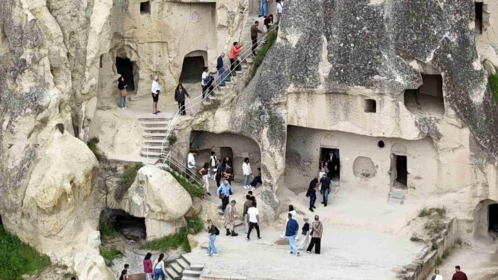 Kapadokya’da bayram yoğunluğu 8 kapadokyada bayram yogunlugu 4 eQIqgtUU