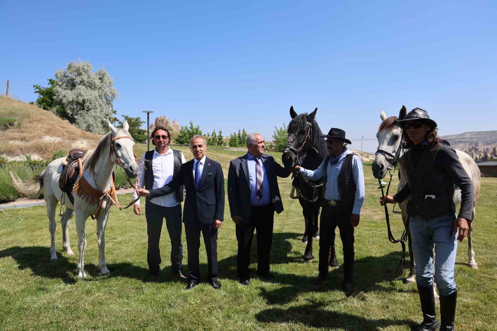 kapadokyada guzel atlar gorucuye cikacak 5 HfuA2Jrj