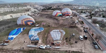 kapadokyada-sicak-hava-balon-turlarina-ruzgar-engeli-SqP748ur.jpg