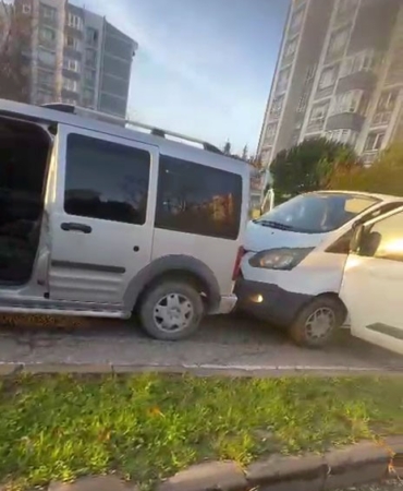 kapaklida-zincirleme-trafik-kazasi-1-yarali-Lr3Ih9Kp.jpg
