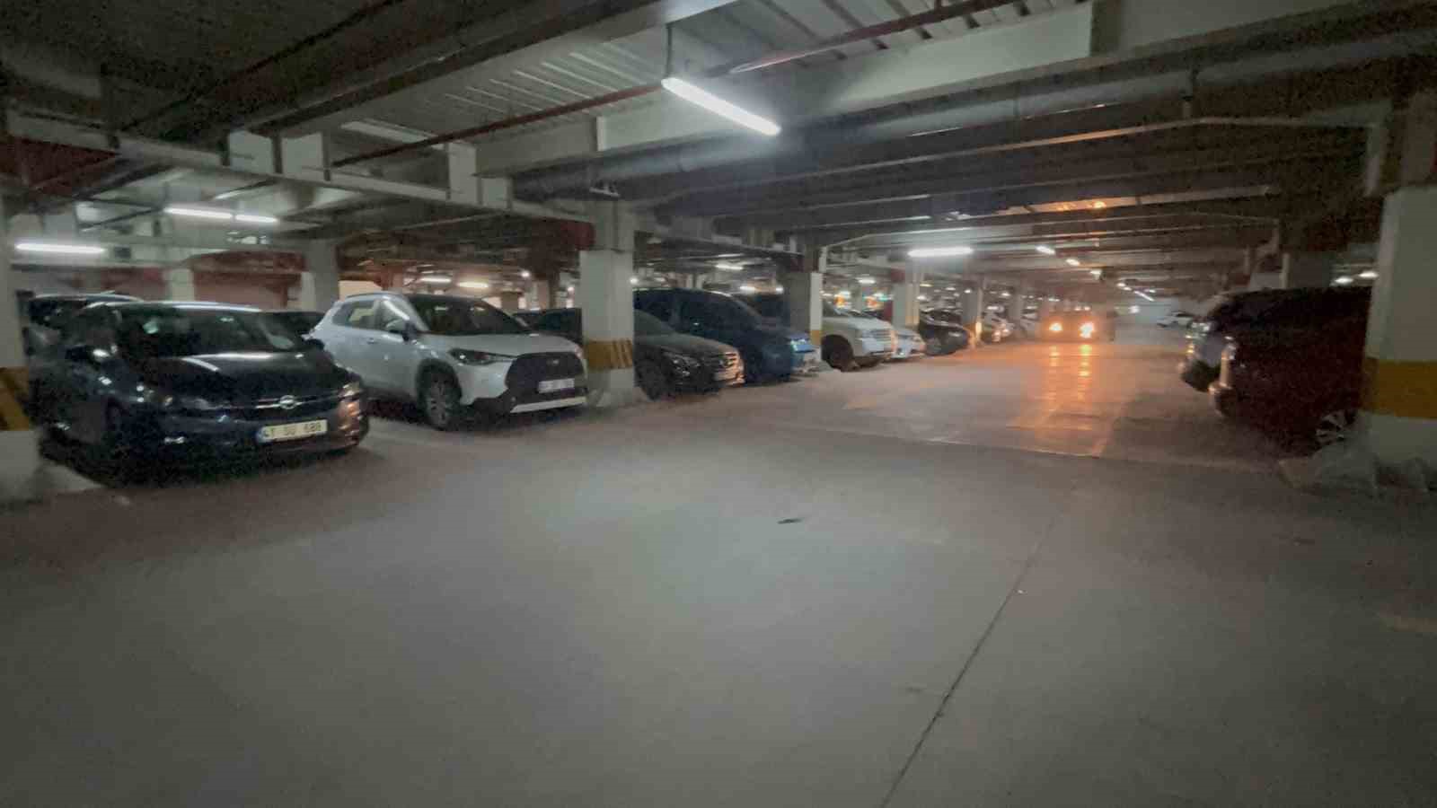 kapali otoparktaki sakalasma kanli bitti arkadasini bicaklayarak oldurdu 0 9BccJK5l