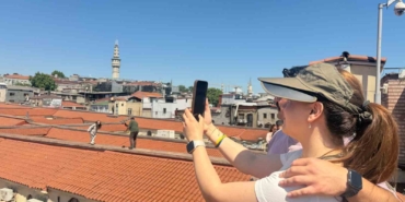 kapalicarsi-turuna-yogun-ilgi-catida-adeta-fotograf-yarisi-bAbYjxFl.jpg