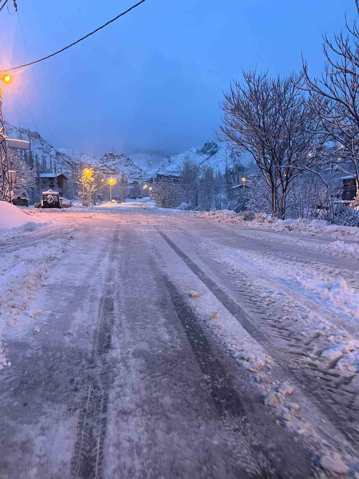 kapanan yollarini kendi imkanlari ile actilar 3 QRHKvBL5
