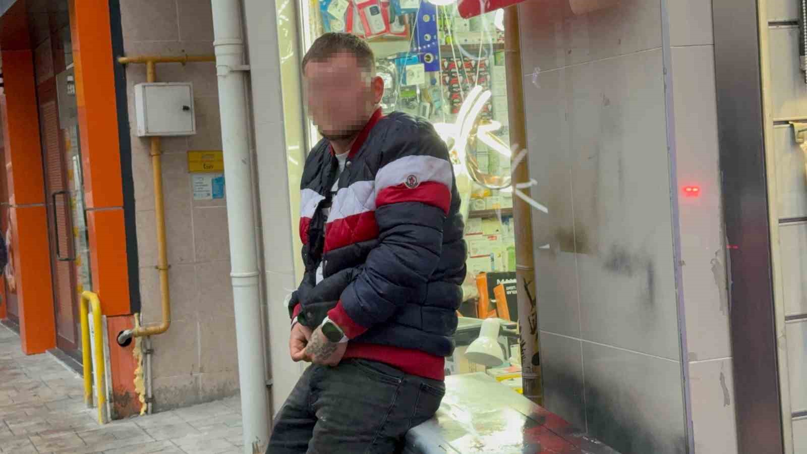 kapi camini kirip girdigi avizeci dukkaninda uyuya kalinca yakalandi 1 lwq4mCTF